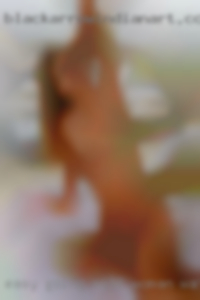 Easy going milf woman watching movies from Downey.